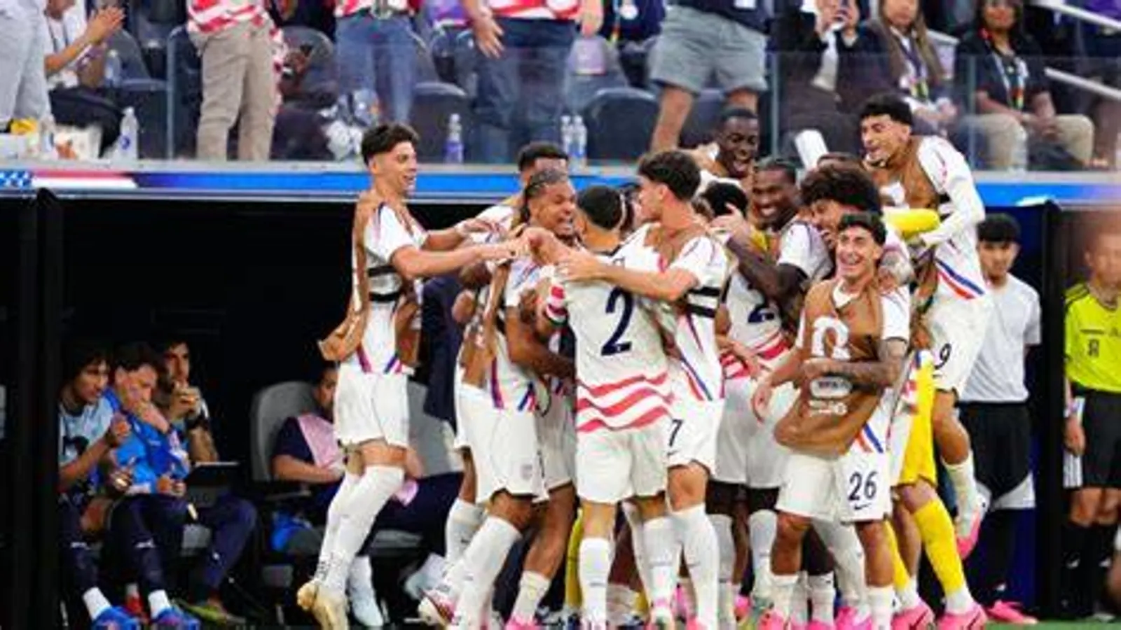 Empate histórico y goleada americana: resumen de Canadá-Bosnia (1-1) y EEUU-Paraguay (4-1)