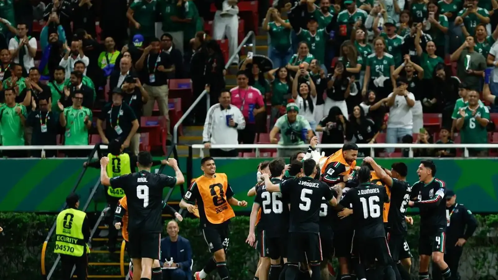 México es el primer clasificado del día, Canadá golea 6-0 con hat-trick de David y Suiza remontan: resumen de los cuatro partidos