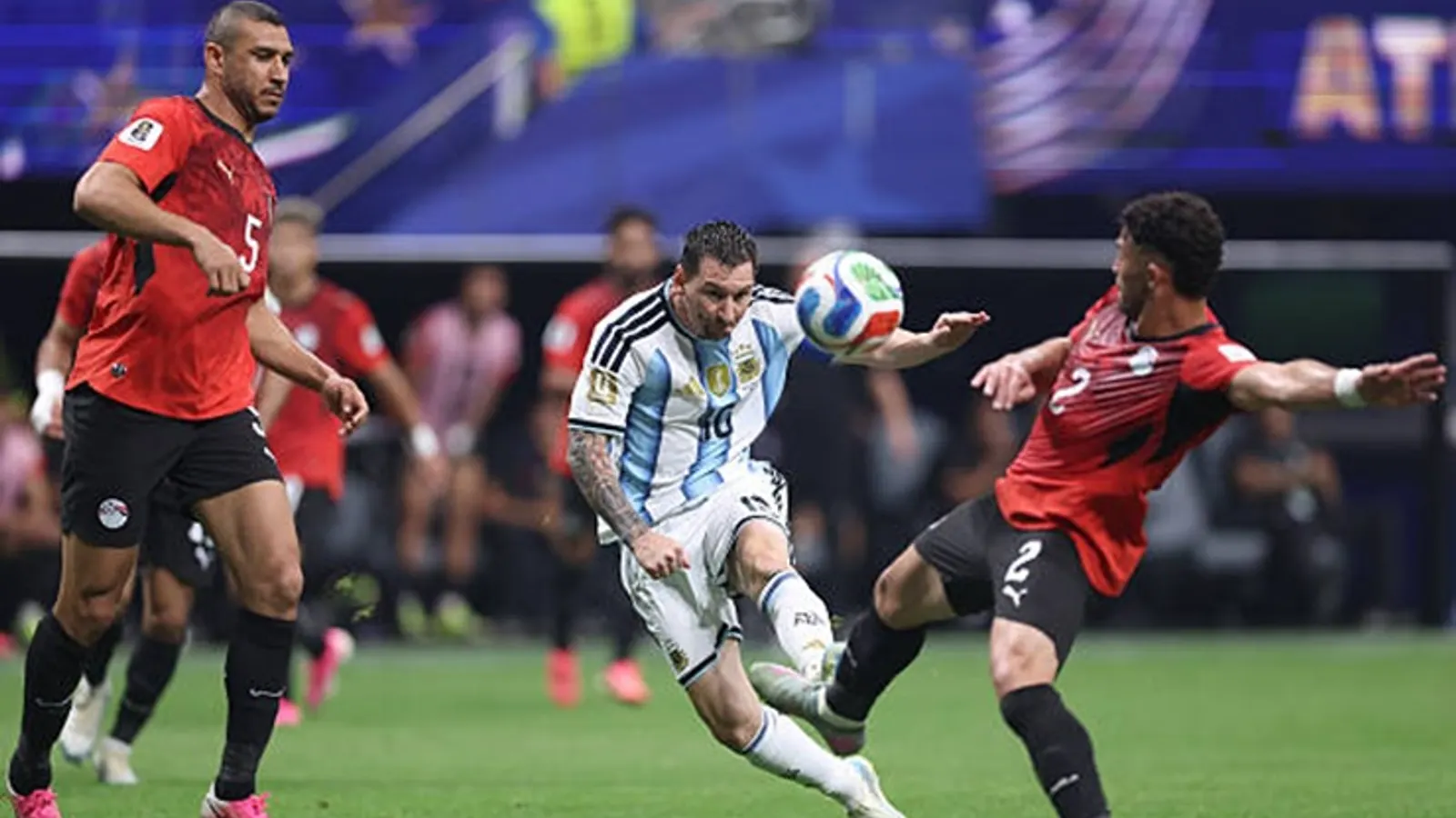 Messi tiene 21 goles mundialistas, Argentina remontó un 0-2 imposible y Suiza eliminó a Colombia en penaltis